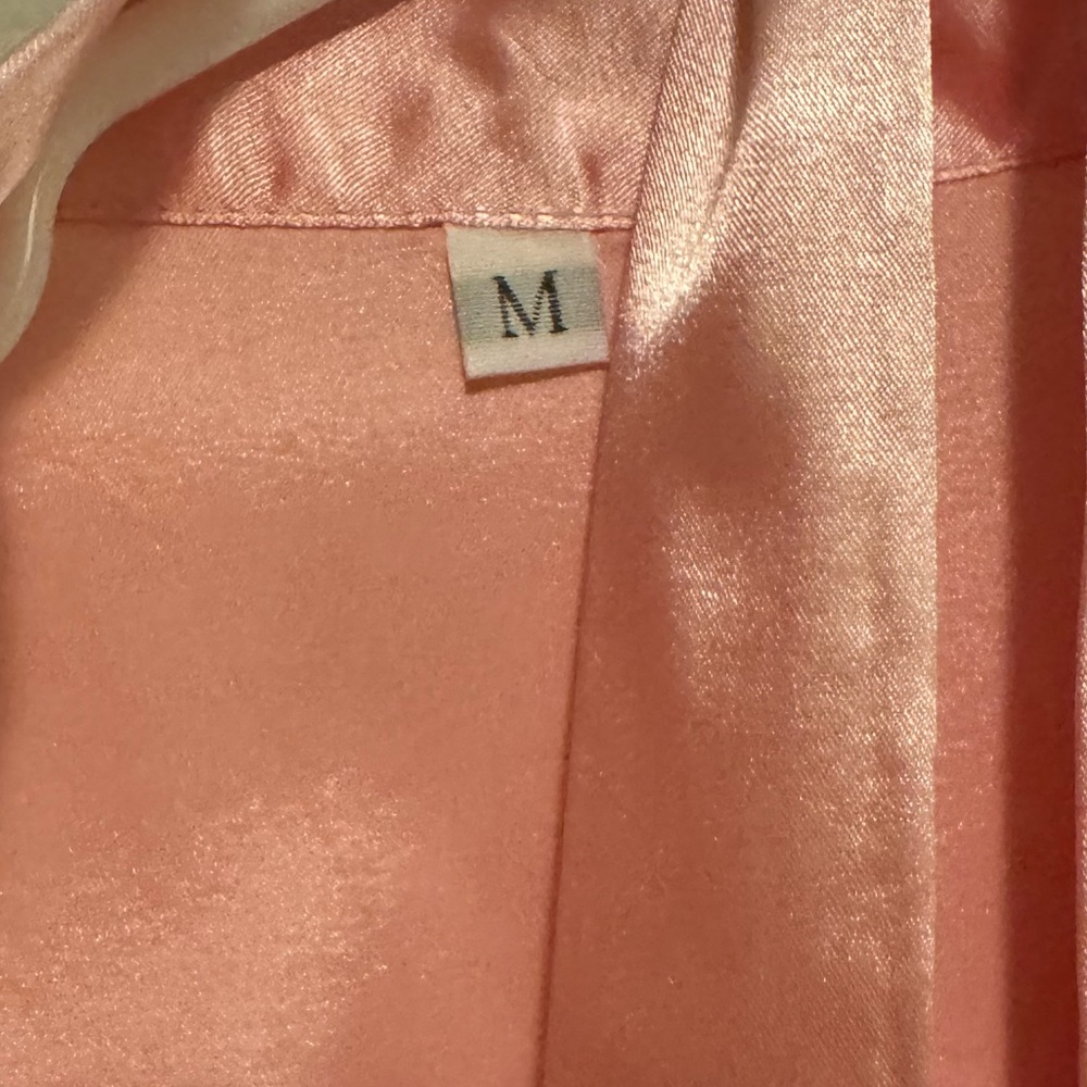 Pink Robe - Picture 3 of 4